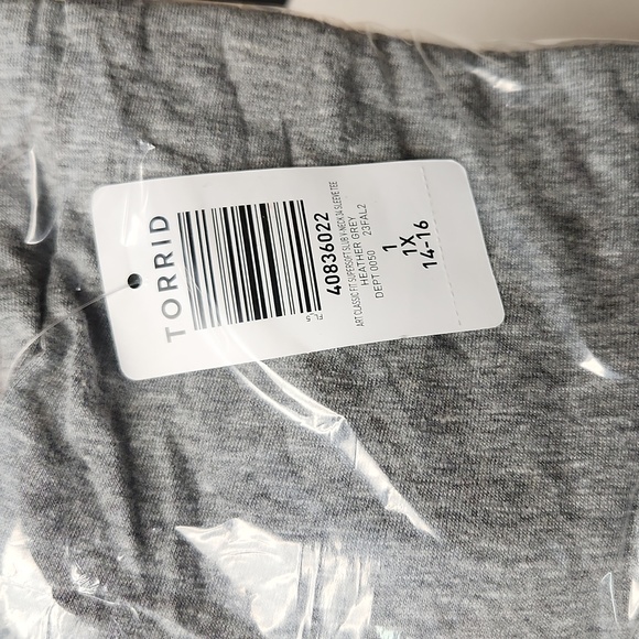 ❤️NWT VINTAGE TORRID VARSITY GRAPHIC TEE - ART DEPT - SUPER SOFT SLUB - SIZE 1X - Picture 5 of 8